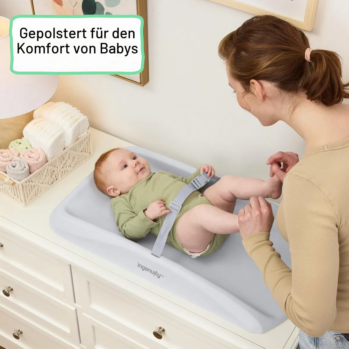 Ingenuity, Comfy Clean Wickelauflage, wasserdichter Eva-Schaum, leicht abwischbares Polster mit Sicherheitsgurt & Rutschfester Unterseite, passend für Standardtische 79 x 43 cm, ab Neugeborenen