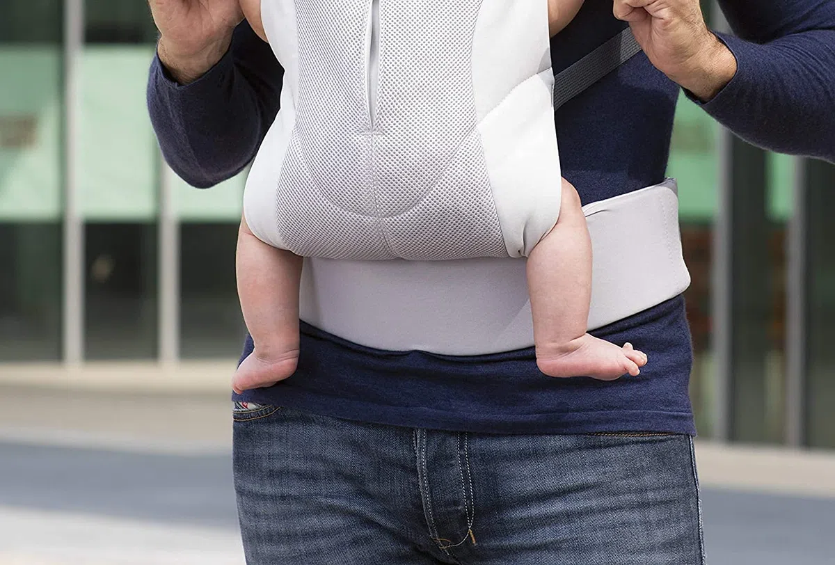 Chicco Babytrage Myamaki Air, ergonomisch und sicher für Babys Hüfte und Rücken, atmungsaktives 3D-Gewebe, silber, ab Geburt bis 15 kg