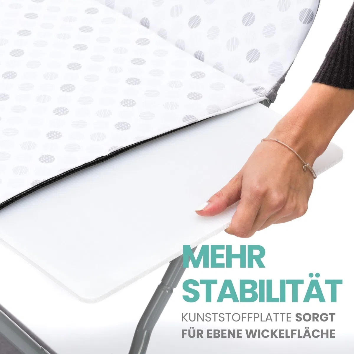 Fillikid Baby Wickelkombi - Punkte Grau | Klappbare Wickelkommode, mobiler Wickeltisch mit Wickelauflage und Ablagefächern, platzsparend und stabil