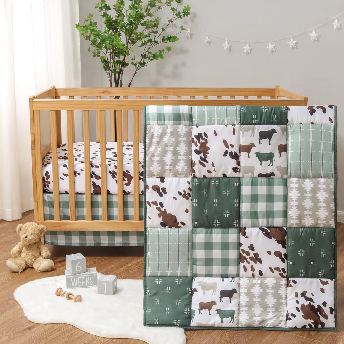 The Peanutshell 3-teiliges Baby-Bettwäsche-Set für Jungen und Mädchen – Neugeborene, Säuglings- und Kleinkind-Kinderzimmer-Bettwäsche-Set Dekor mit Spannbetttuch, Staub-Rüschendecke – Boho Farm