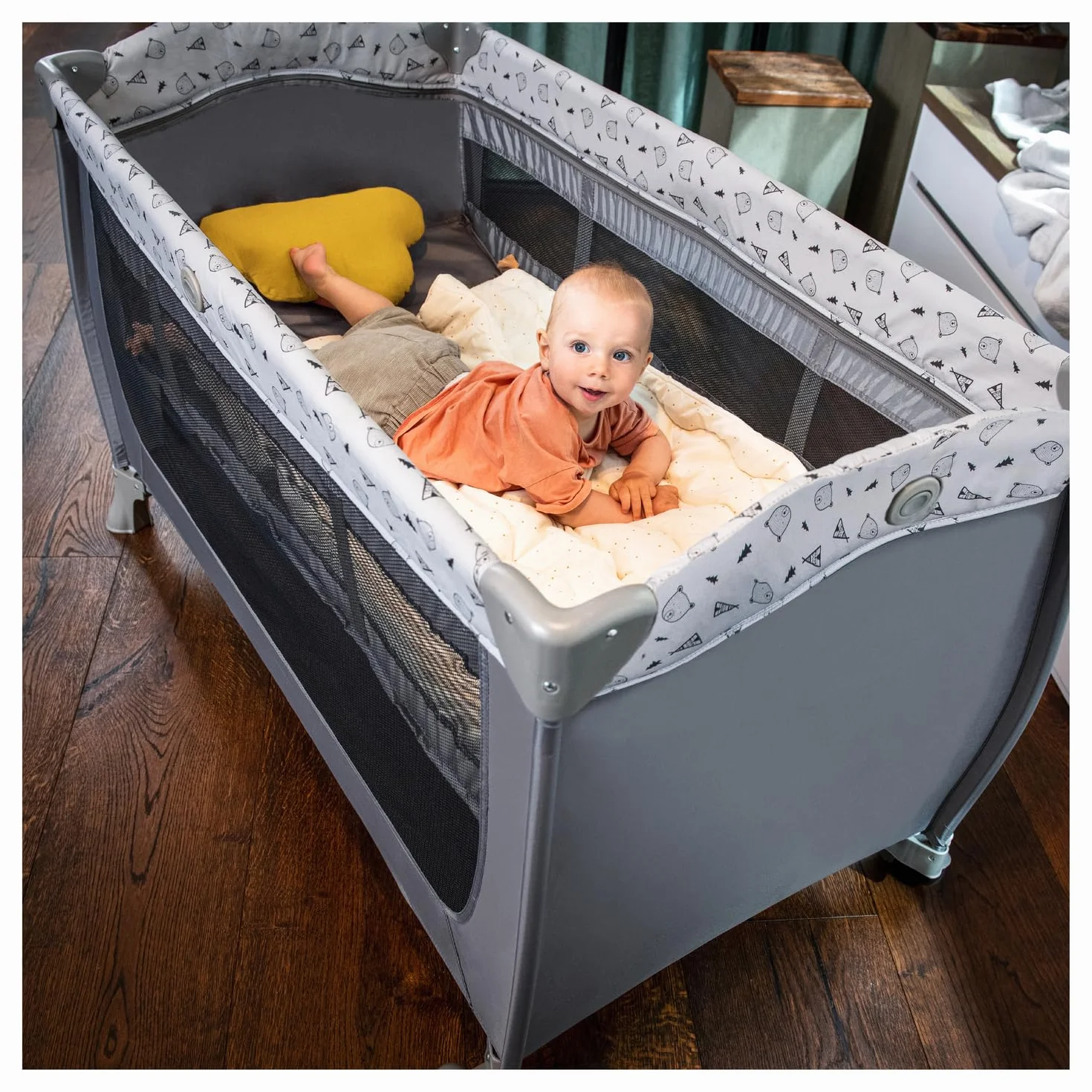 hauck Sleep N Play Center, Teddy Grey - Kinderreisebett Set mit Neugeboreneneinhang, Wickelauflage, Tragetasche, Rollen & Schlupf, Faltbar, Baby Reisebett & Laufstall ab Geburt bis 15 kg max. 3 Jahre