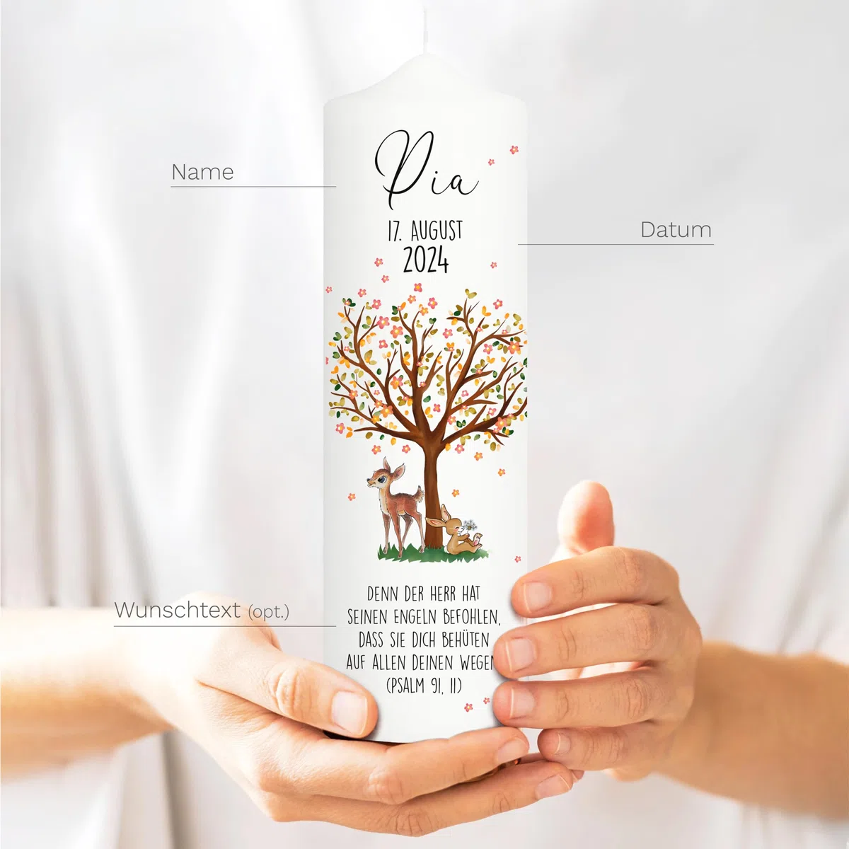 Wandtattoo Loft Taufkerze Mädchen oder Junge mit Taufspruch, Motiv mit Baum, Reh und Hase, 25cm x 8cm, personalisierte Kerze, bedruckte Kerze zur Taufe, Stumpenkerze, individuelles Taufgeschenk