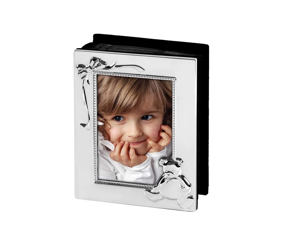 Design Baby Fotoalbum versilbert inklusive Gravur Kinderalbum mit Widmung Fotobuch für 100 Bilder Format 10x15 mit Wunschgravur Geschenk zur Taufe