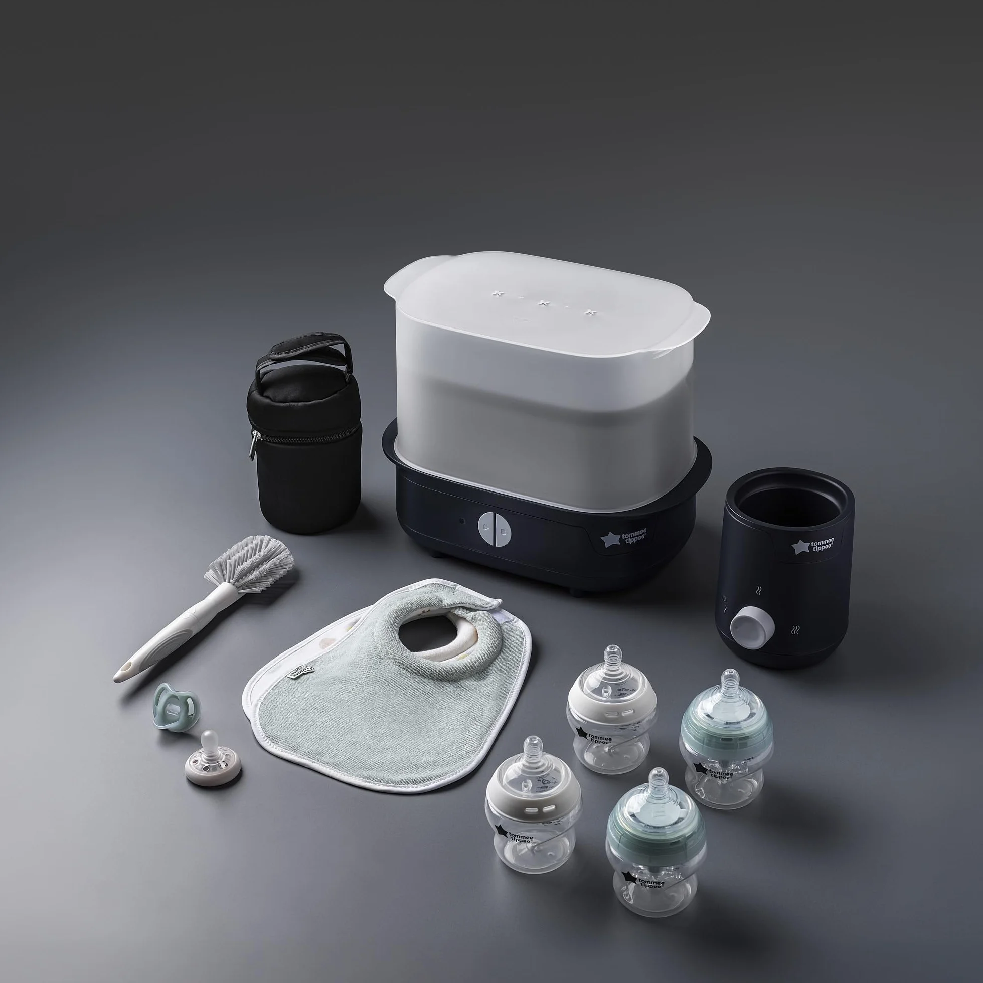 Tommee Tippee Komplettes Fütterungsset, elektrischer Dampfsterilisator mit isolierter Flaschentasche, Babyflaschen für Neugeborene und Easiwarm Flaschenwärmer, Schwarz
