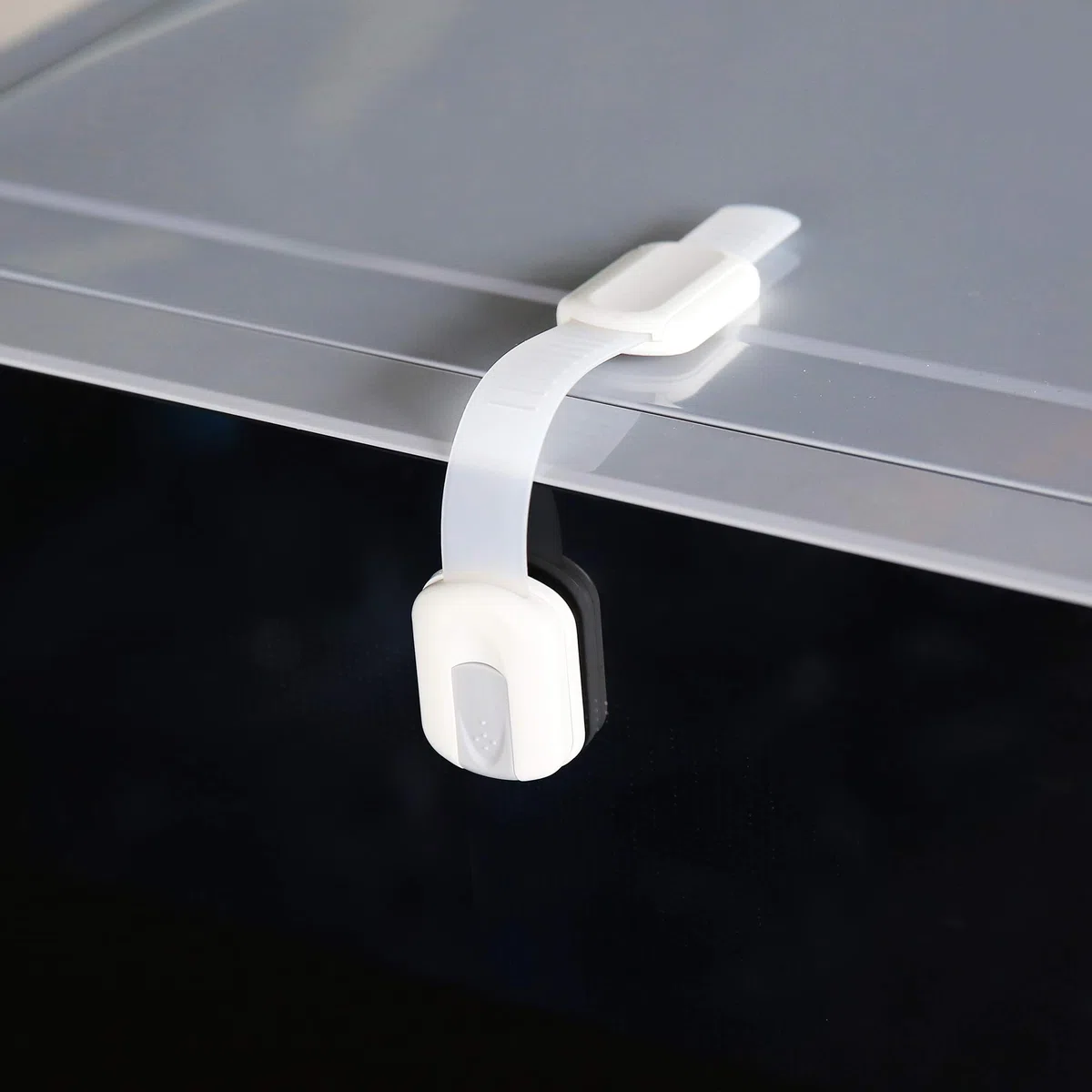 Vmaisi Baby Proofing Schrankschlösser – Kindersicherung, verstellbare Mehrzweckriemen, Riegel für Schubladen, Kühlschrank, Spülmaschine, WCSitz, Schrank, Ofen, Mülleimer, Kleber ohne Bohren (weiß)