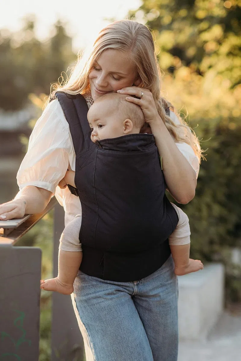Boba Classic Babytrage ab Geburt, 3-20 kg, Marineblau | Komforttrage mit Schnellverschlüssen, Ergonomische Bauch- oder Rückentrage, den ganzen Tag die Hände frei.