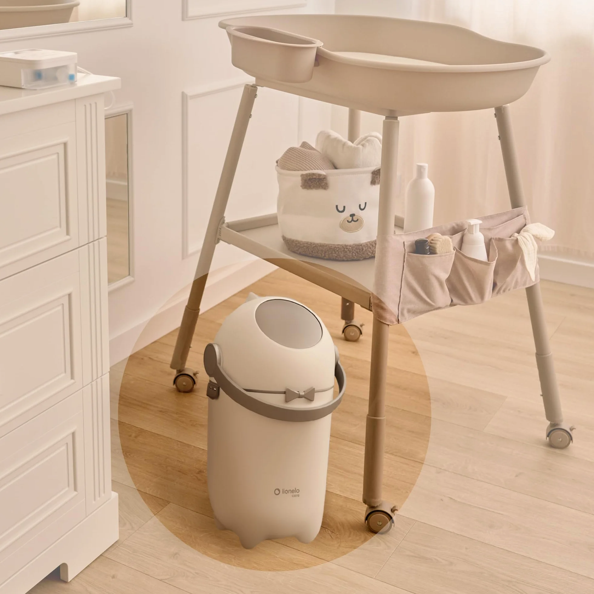 Lionelo Purebin – Windeleimer geruchsdicht, für universelle Beutel (ohne Kassette), Einhand-Bedienung, 10 L – hygienischer Windelbehälter für Babyzimmer