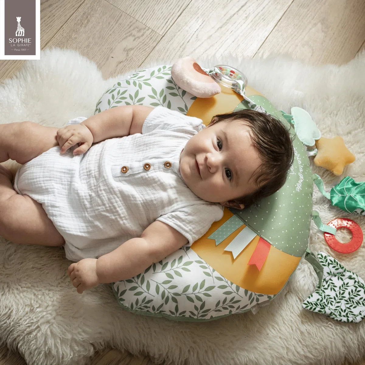 Vulli Sophie la girafe Baby Spielkissen Spielhörnchen 0M+ mit Rassel und Knisterpapier