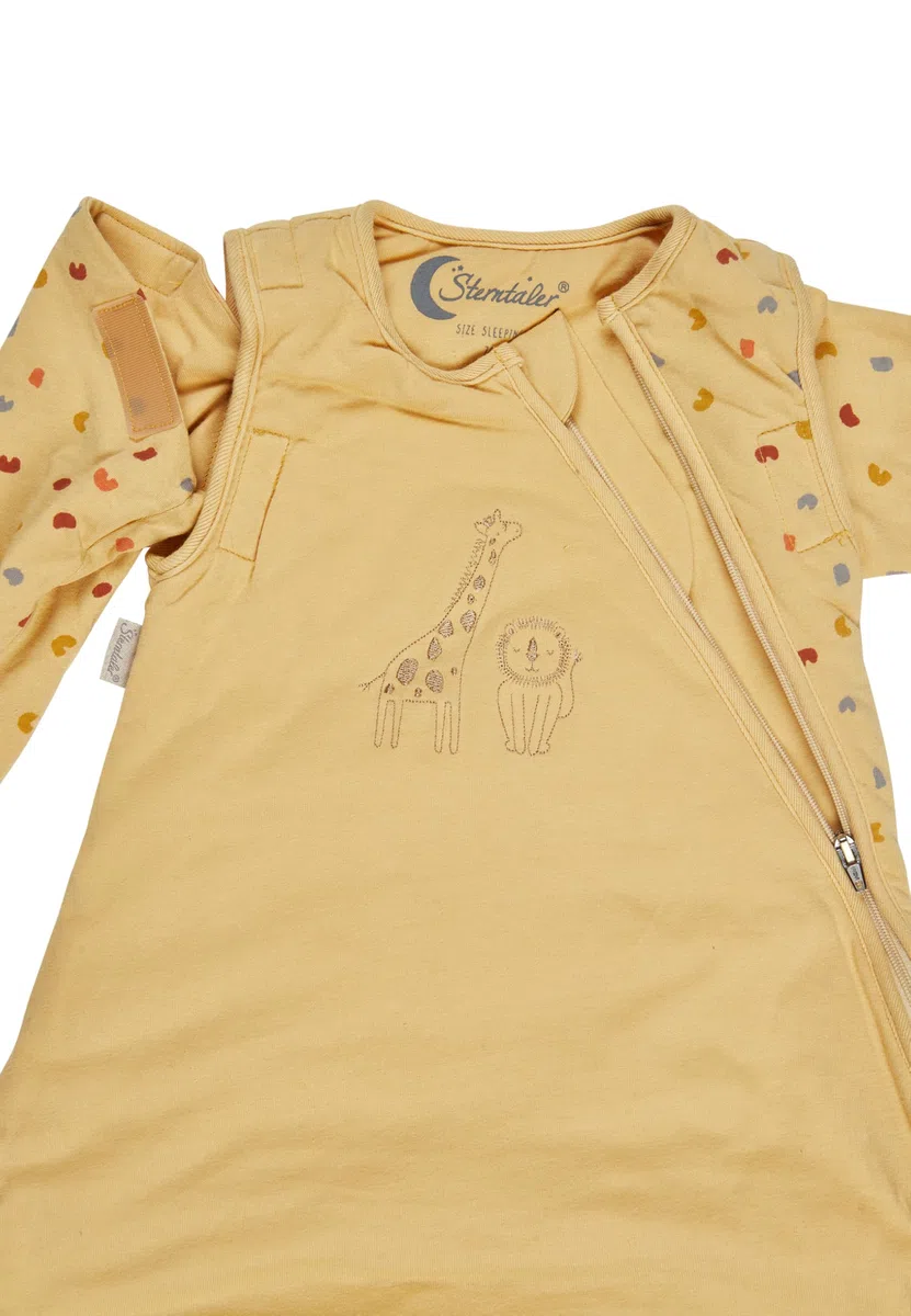 Sterntaler Schlafsack mit Armen 80cm Giraffe & Löwe – Jersey, leicht wattiert – Abnehmbare Ärmel mit Klettverschluss, Stulpen - 1,00 TOG – 2-Wege-Reißverschluss & Kabelöffnung – Baby Schlafsack