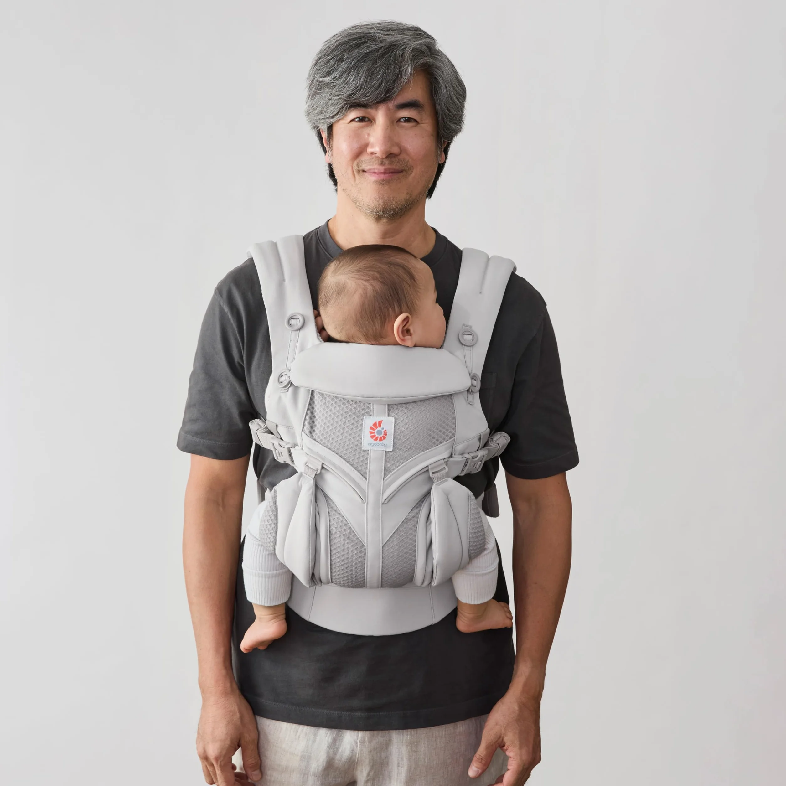 Ergobaby Omni Classic Babytrage für Neugeborene & Kleinkinder 0-48 Monate | 4-Positionen - Baby Trage ab Geburt - Atmungsaktives Mesh - Ergonomische Unterstützung - 3,2–20,4kg, Pearl Grey