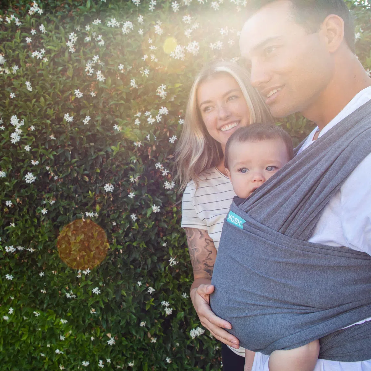 Moby Wrap Babytragetuch für Neugeborene bis Kleinkind - Element - Baby Wrap Carrier Slings - Perfekte Babyhalterung für Mama & Papa - Verstellbar für alle Körpertypen - Asphalt
