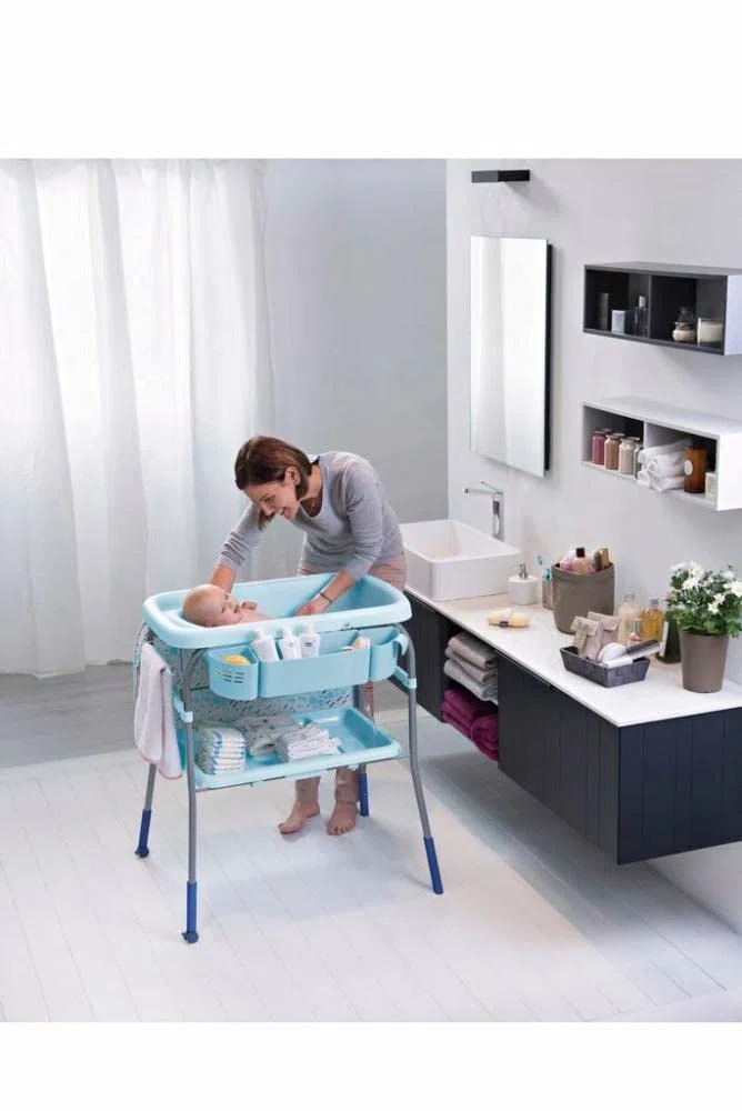 Chicco Cuddle & Bubble Ergonomische Babywanne mit Ständer und Wickeltisch mit Auflage und Weichem Reduzierkissen, Höhenverstellbar, Kompakte Schließung, Ablagefläche und 2 Räder, max. 11 kg