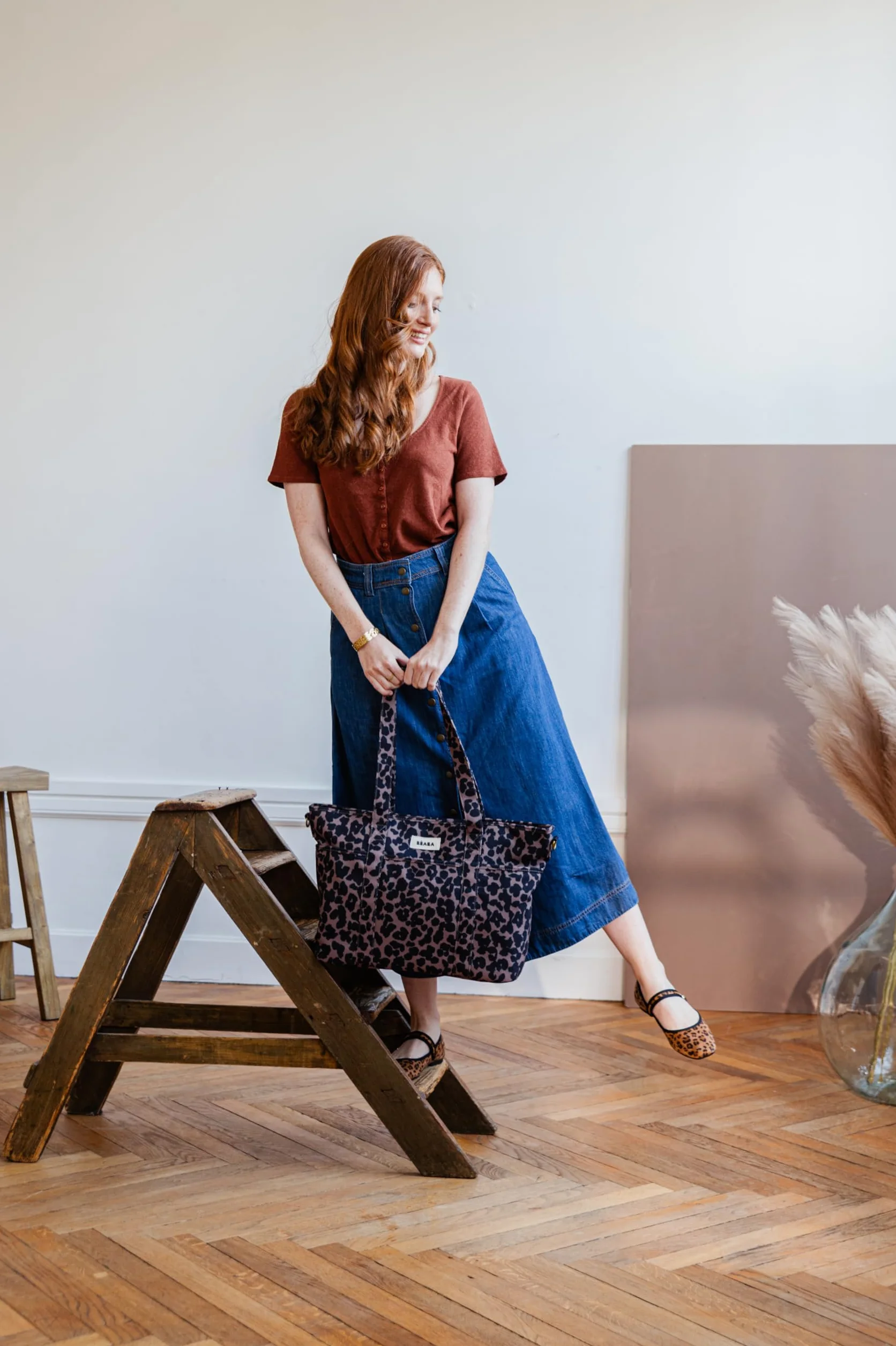 Béaba Wickeltasche Baby Madrid 22L – Wickeltasche im Tote-Format, Unisex für Mama und Papa, 11 Fächer, Isoliertasche, Kinderwagenbefestigung, Gepolsterte Wickelunterlage – Leopard
