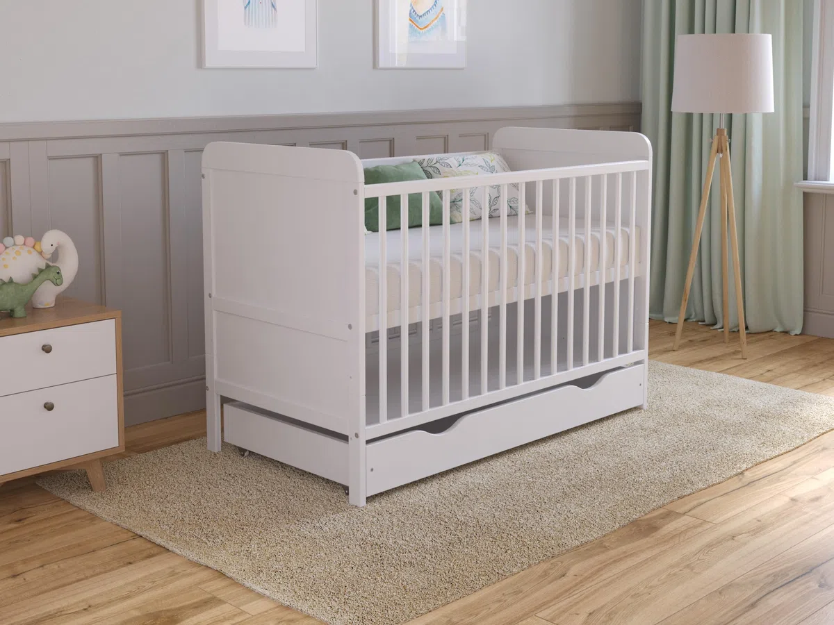 Love For Sleep Babybett Beistellbett 120x60 cm mit Schublade & Matratze - Kinderbett Holz Weiß, Babybett Komplett Set Mitwachsend Gitterbett