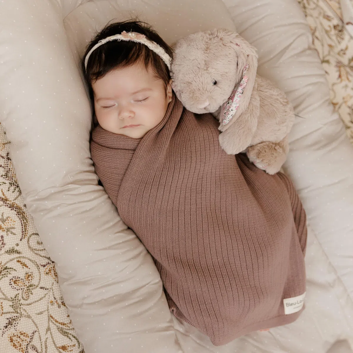 Babydecke aus 100 % Bio-Baumwolle, luxuriöser Stretch-Rippstrick, atmungsaktive Wickeldecke für Neugeborene (geriffelt, Milchschokolade)