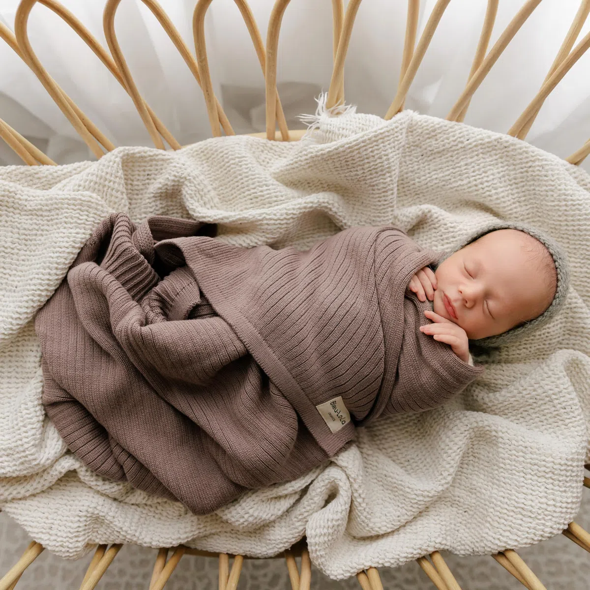 Babydecke aus 100 % Bio-Baumwolle, luxuriöser Stretch-Rippstrick, atmungsaktive Wickeldecke für Neugeborene (geriffelt, Milchschokolade)