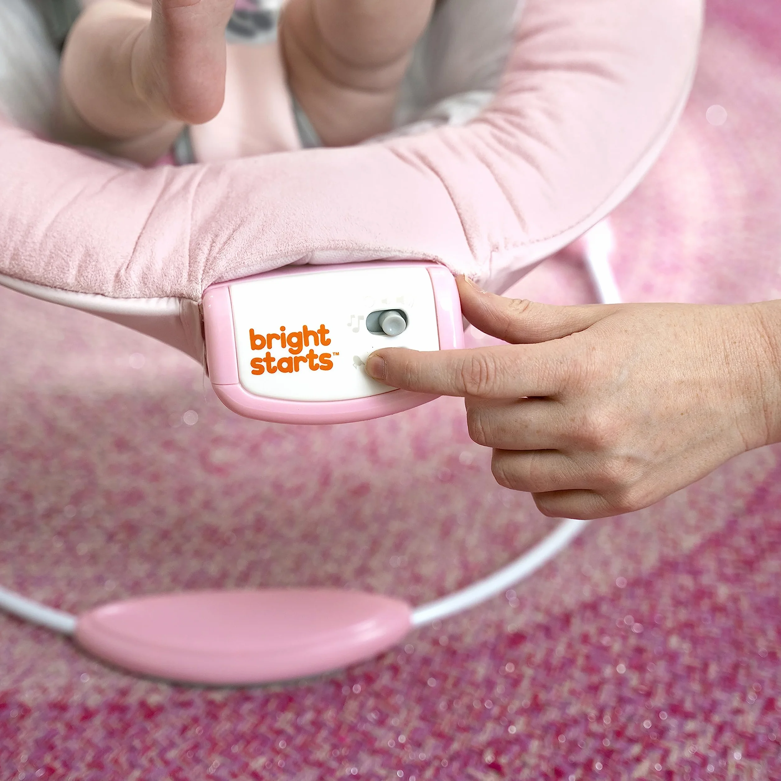 Bright Starts, Minnie Maus Rosy Skies vibrierende Babywippe Babyschaukel mit Musik, Lautstärkeregler, 3 Spielzeugen, Sicherheitsgurt, rutschfesten Füßen und mehr, Minnie Mouse, 1 Stück
