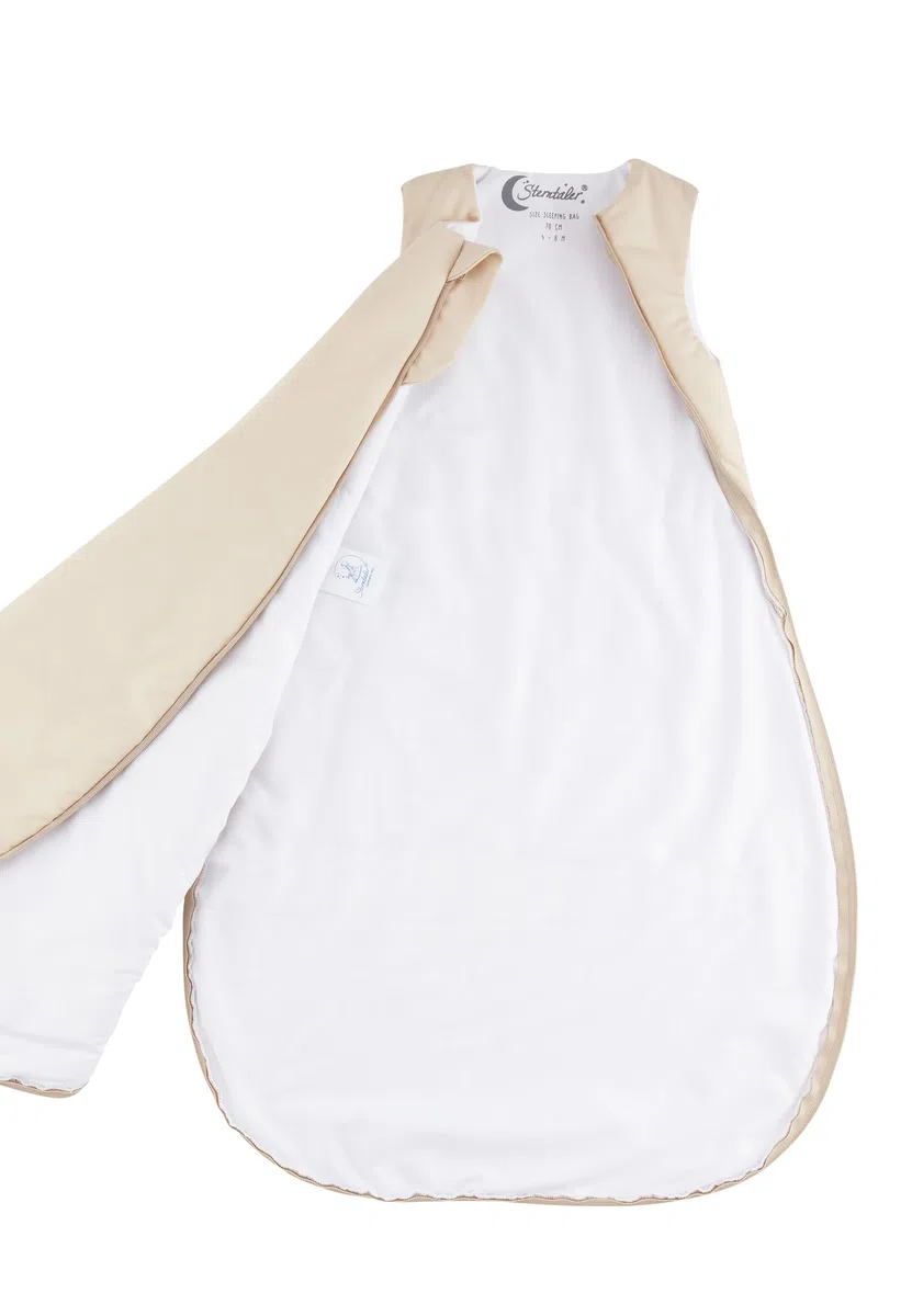 Sterntaler Schlafsack 80 cm Bauernhof - Kinder und Baby Schlafsack aus gemustertem Polycotton mit feuchtigkeitsregulierendem Futter, wattiert, seitliche Kabelöffnung, TOG 1,5 - beige