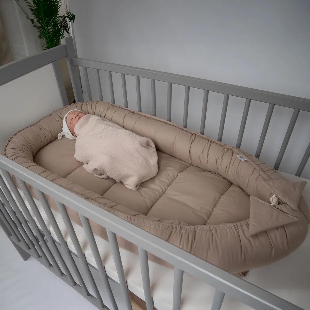 PaLulli 120x60 cm Babynest Babynestchen XXL Babykokon 2seitig 100% Baumwolle Kissen Nestchen für Babybett Reisebett für Baby und Säugling Feathers (Braun)