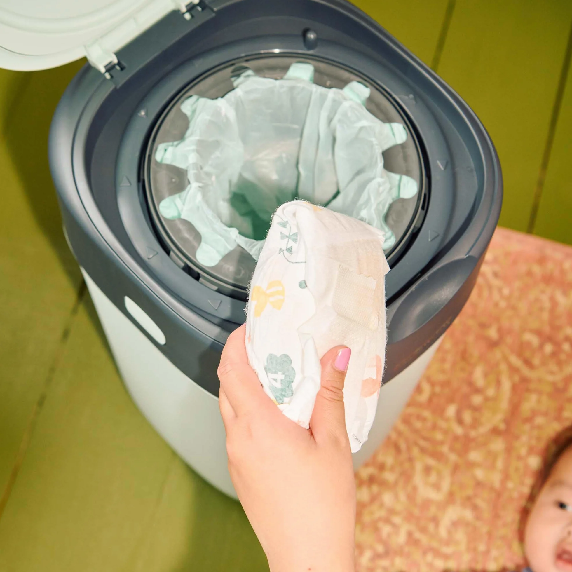 Tommee Tippee Twist and Click Advanced Windeleimer, umweltfreundliches System, inkl. 6 Nachfüllkassetten mit GREENFILM, Weiß