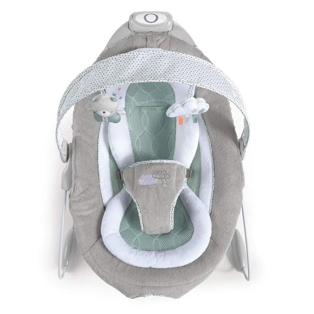 Ingenuity, Pemberton, automatische Babywippe Babyschaukel mit zwei Stufen, Sicherheitsgurt, luftdurchlässigem Material und 2 Plüschtieren