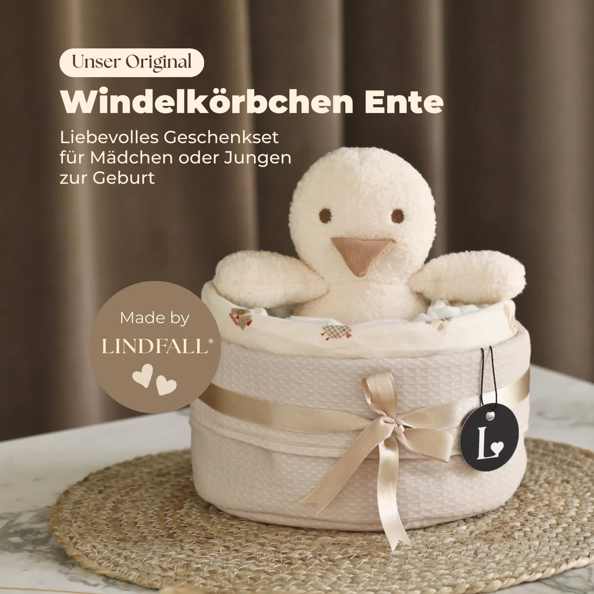 Baby Geschenkkorb zur Geburt – Windeltorte neutral mit Kuscheltier Ente, Spucktuch & Karte, Baby Willkommensgeschenk Junge & Mädchen, Handmade Erstausstattung Set & Wickeltisch Organizer