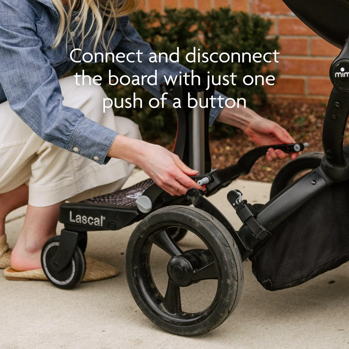 Lascal BuggyBoard Maxi, Kinderbuggy Trittbrett mit großer Stehfläche, Kinderwagen Zubehör für Kinder von 2-6 Jahren (22 kg), kompatibel mit fast jedem Buggy und Kinderwagen, schwarz