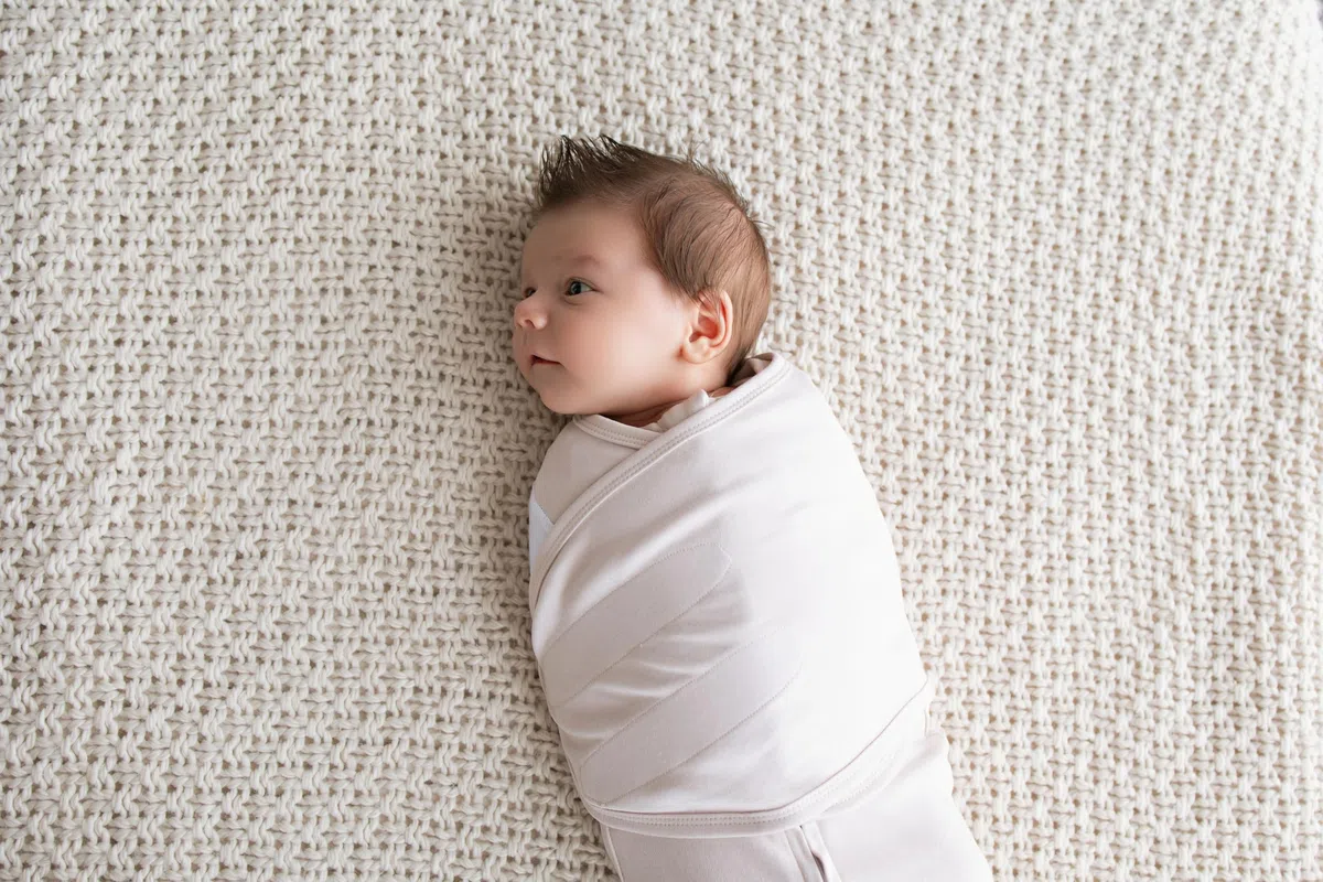LullaBaby Double Dream Swaddle: Exklusives Doppelflügel-Design, von Kinderärzten empfohlen, ultraweiche Baumwolle, 0–2 Monate, 2,7–6,4 kg, Primrose Pink