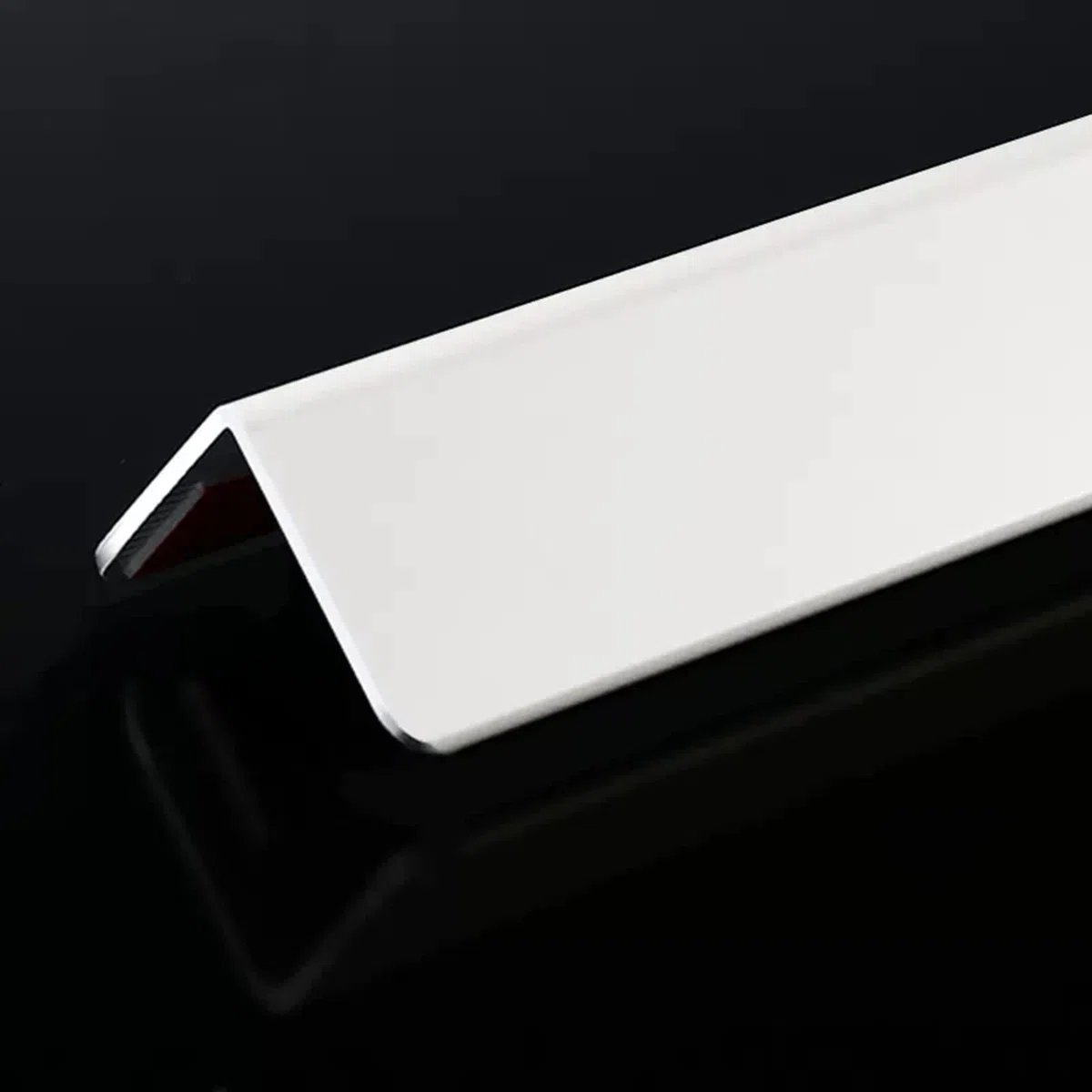 Eckenschutz, selbstklebend, Kantenschutz, Stoßstange, goldfarben, schwarz, weiß, Metallwände, Winkelschutz für scharfe Kanten, Tischmöbel, Weiß, B 38 mm, L 160 cm
