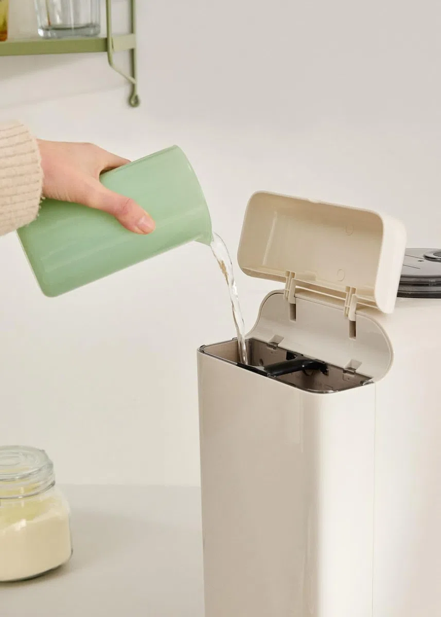 CREATE/BABY THERA MATIC/Automatischer Flaschenbereiter mit Milchpulverdosierer Cremeweiß/Einstellbare Temperatur und Dosierung, verschiedene Flaschenhöhen, Selbstreinigung, 1350W