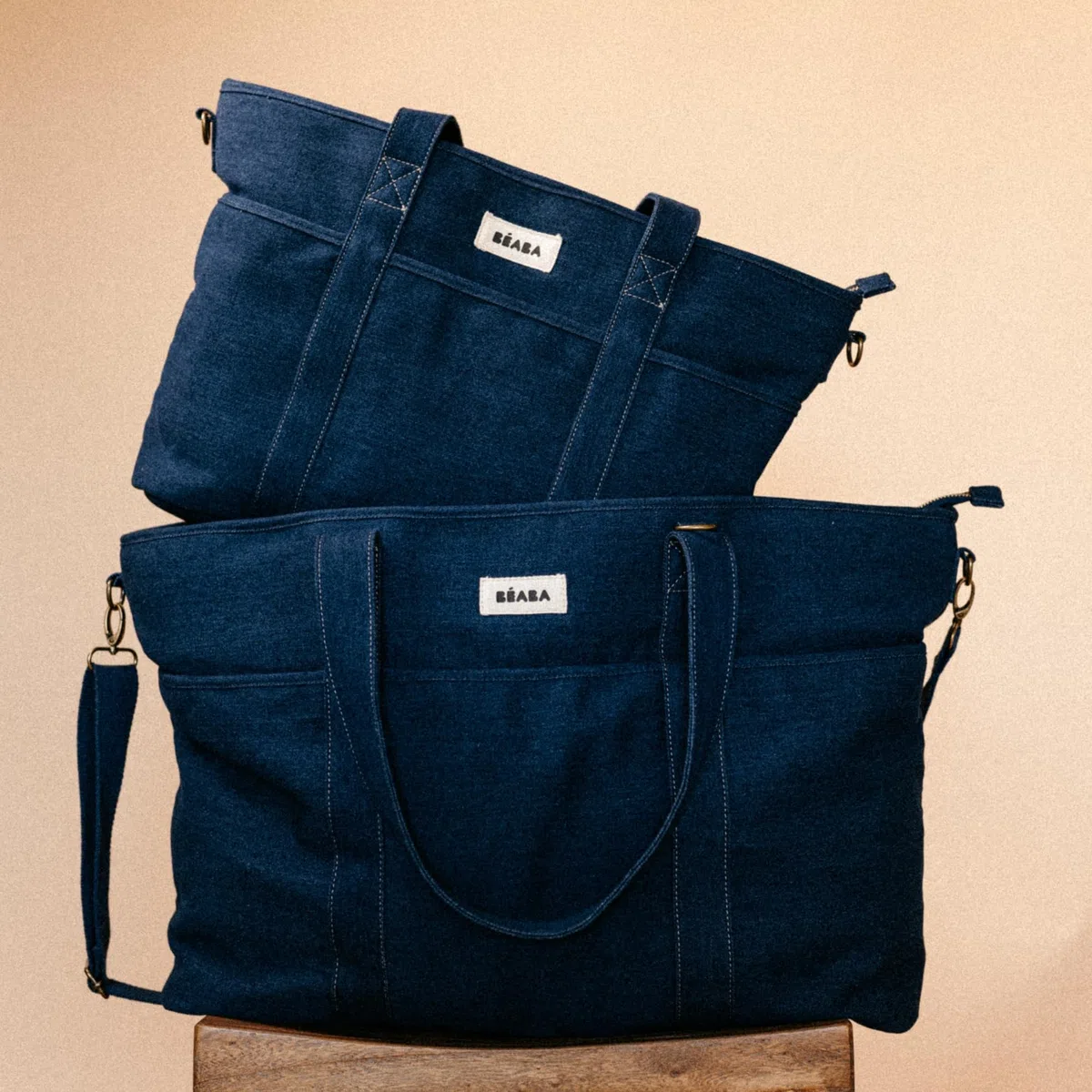 Béaba, Wickeltasche Madrid XXL 44L, großer Tote Bag, Eltern-Wickeltasche mit 11 Fächern, Isoliertasche, integrierte Kinderwagenbefestigung, Wickelunterlage, Denim