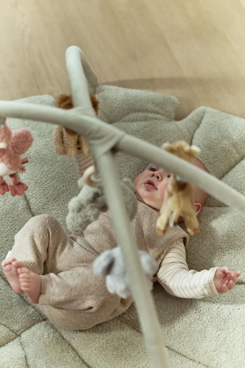 Little Dutch Krabbeldecke mit Spielbogen - Spieldecke - Activity Matte - Unisex - für Babys ab der Geburt - Safari Friends - grün