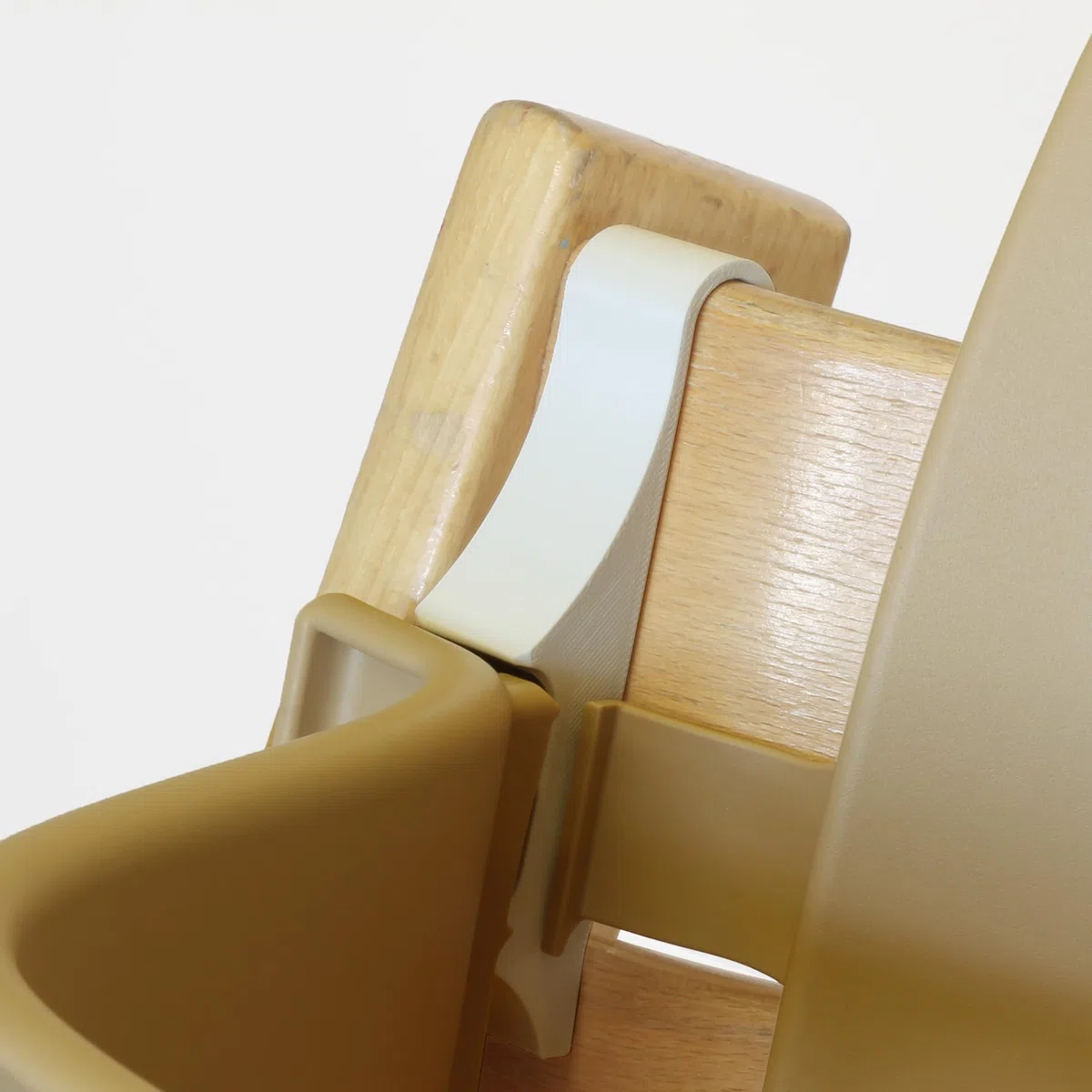 Adapter für ältere Tripp Trapp Modelle, Baby-Set Verbindung, vor 2003, Weiß | Einfache Klemmbefestigung ohne Werkzeug