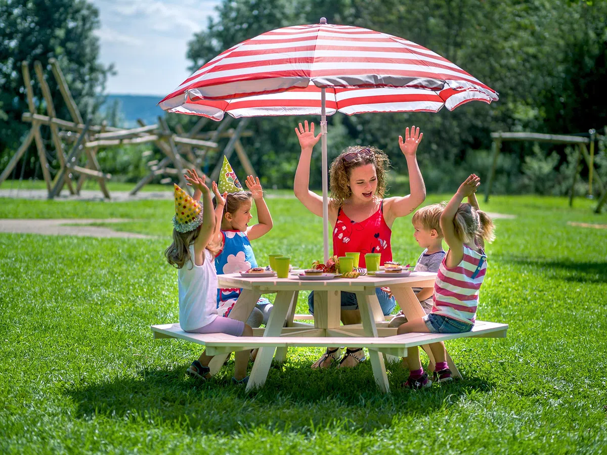 Pinolino Kindersitzgarnitur, 6 Eck, Garten, Outdoor, stabil, Platz für viele Kinder, zur einfachen Selbstmontage