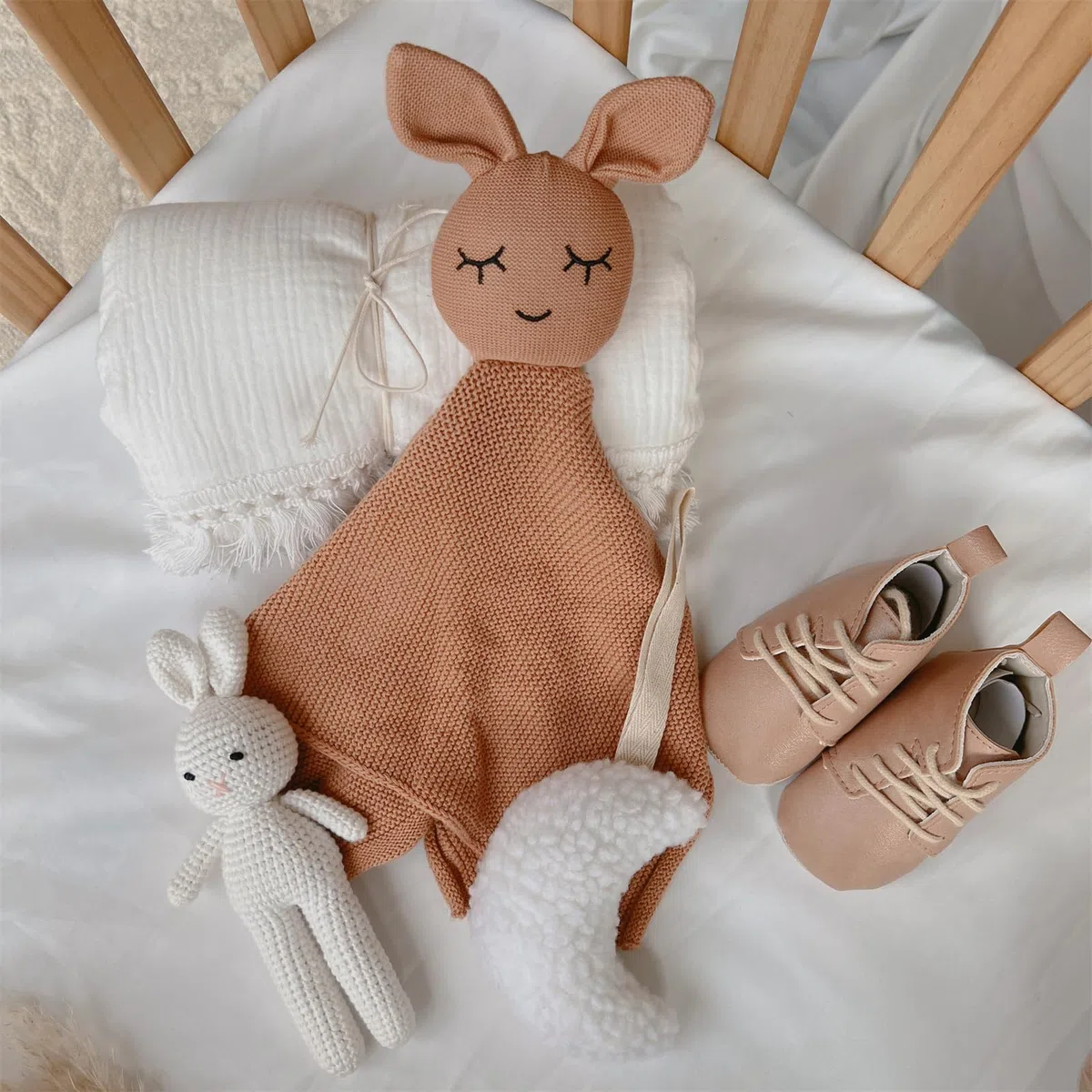 5-teiliges Baby-Set mit Baumwolldecke, beruhigendem Handtuch, Häkelspielzeug und Zubehör für Neugeborene