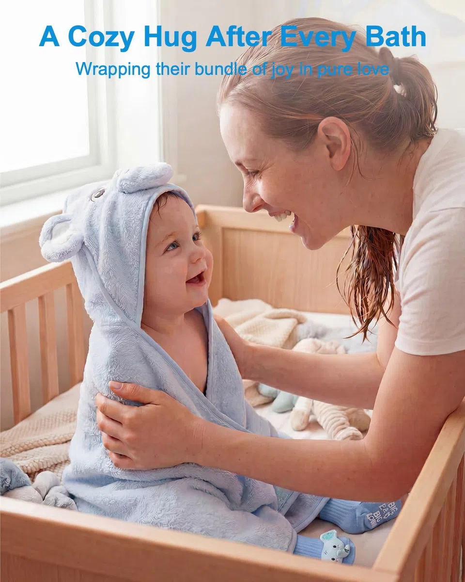 22-teiliges Baby-Geschenkkorb-Set, Blau (0-12 Monate Neugeborene) | Premium Babyparty-Geschenke für Jungen: Neugeborenes Essentials Set in gewebtem Korb mit Ballon & Schleife, ultimatives