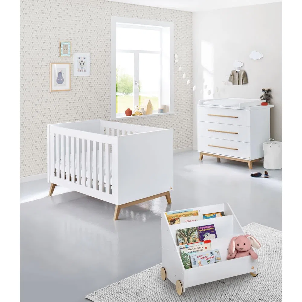 Babyzimmer Komplett Set inkl. Matratze in weiß edelmatt mit Bücherregal