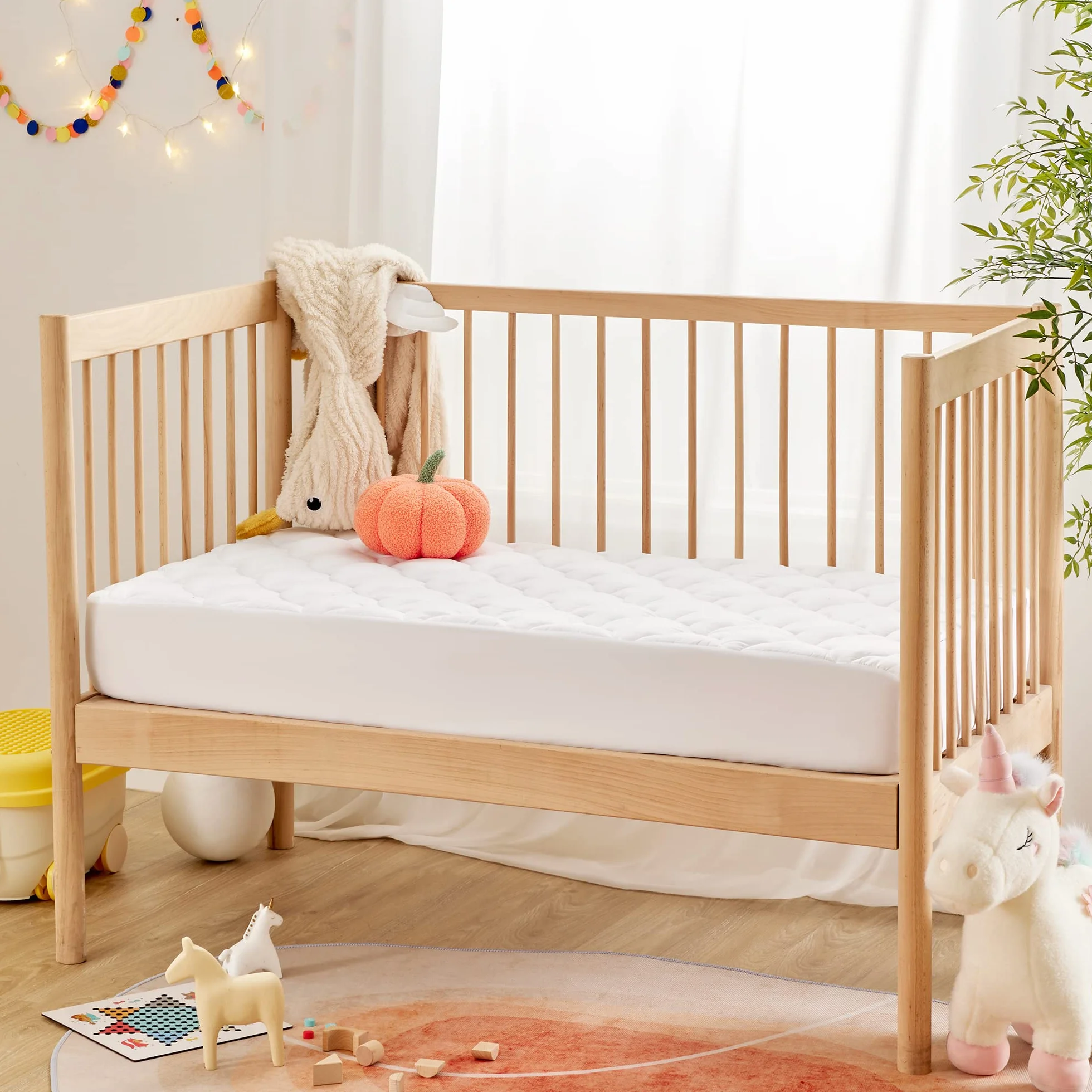 SONIVE wasserdichte Matratzenschoner für Babybett und kleinen Kinder Mikrofaser 10oz Füllung Baby Matratzenauflage steppt,Oeko-Tex Standard 100 Zertifiziert,Weiß,70x140cm