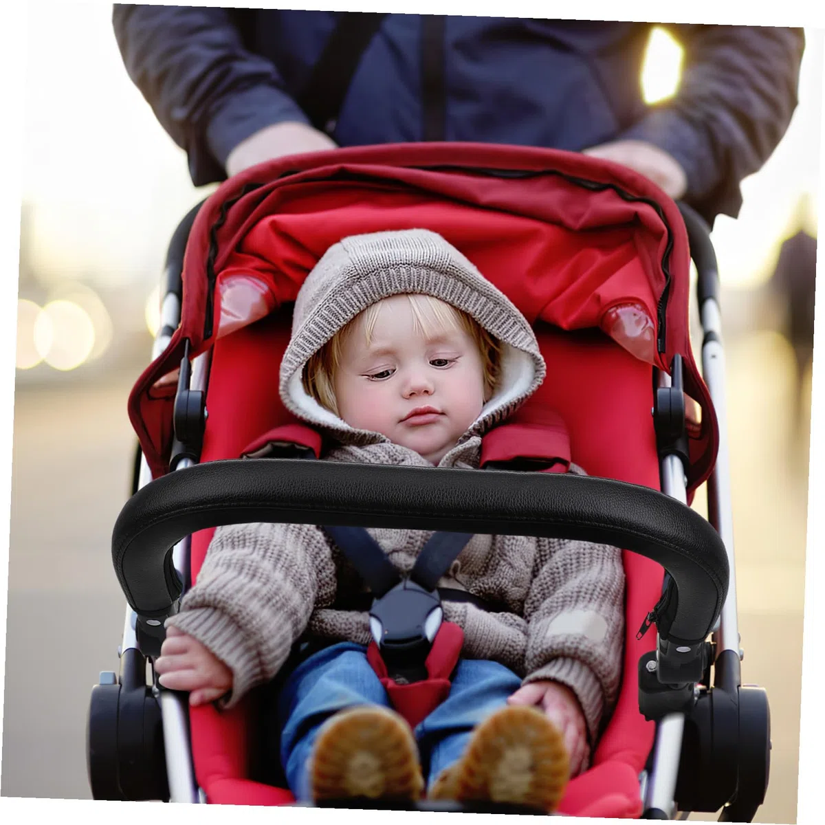 Stroller Snack Tray mit Verstellbarem Kinderwagenlenker Armlehnenpuffer aus Pu Leder und Eisen Wasserabweisend und Abnehmbar für Kinderwagen