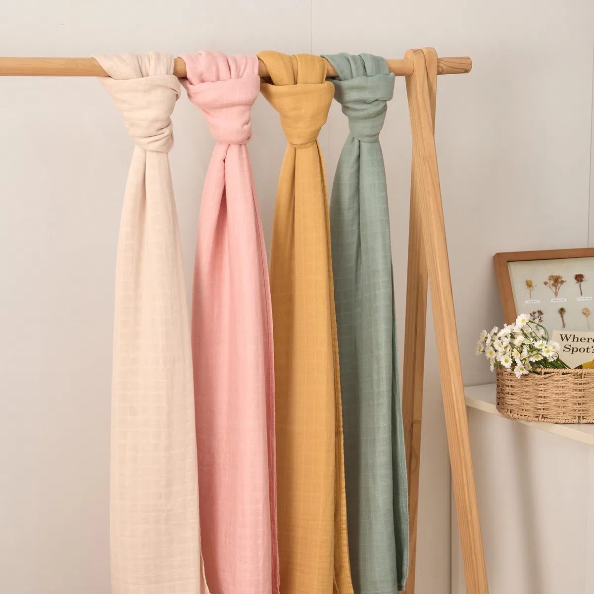 Moonkie Muslin Swaddle Blanket, Essentials Baby Empfangsdecke für Mädchen und Jungen, Säugling tragbar Swaddling Set, 47 x 47 Zoll, 4 Pack (Light Sea Green/Fall Yellow/Beige/Natural)