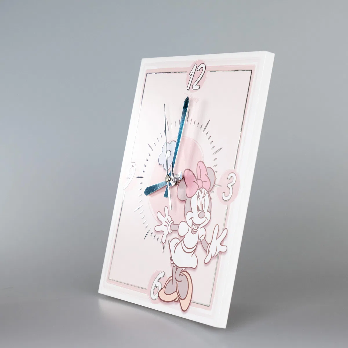 VALENTI & CO. - Disney Minnie - Tischuhr oder Hängeuhr aus Holz mit Details in Silber - Geschenkidee Geburt Mädchen oder Taufgeschenk - Wanduhr für Mädchenzimmer