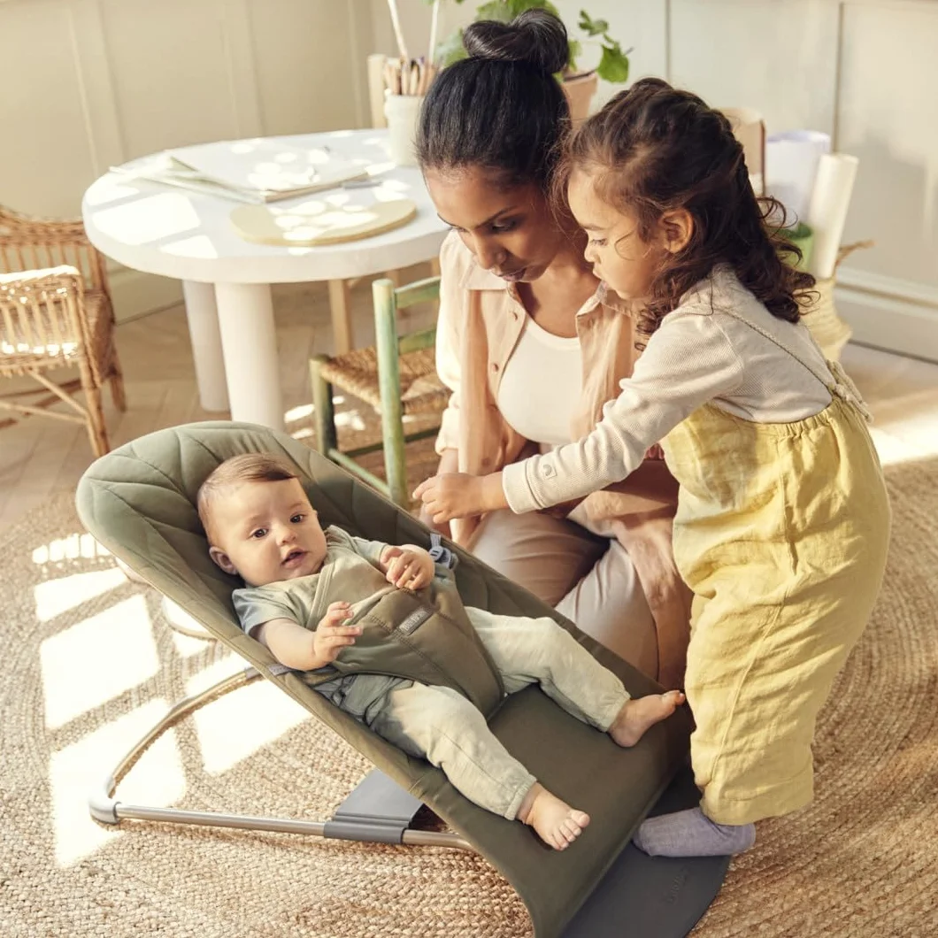 BabyBjörn Babywippe Bliss, Gewebe, Blütenblatt-Steppung, Dunkelgrün