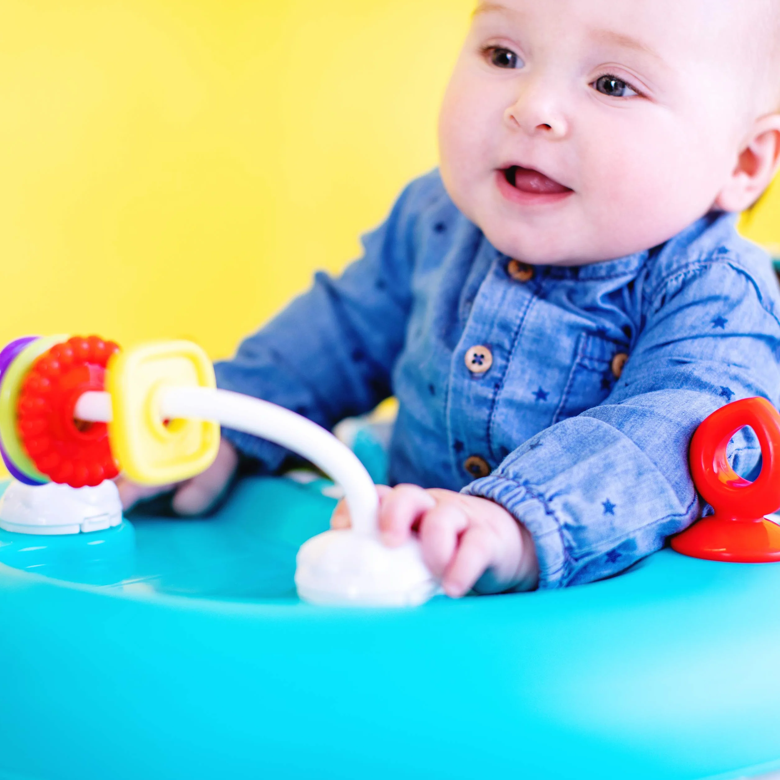 Bright Starts, Giggling Safari, Lauflernhilfe mit Spielzeuge, Perlenschiebespielzeug, 3 Höheneinstellungen, Lauflernwagen mit hoher Rückenlehne, zusammenklappbare, grün/blau, Kinder ab 6 Monaten