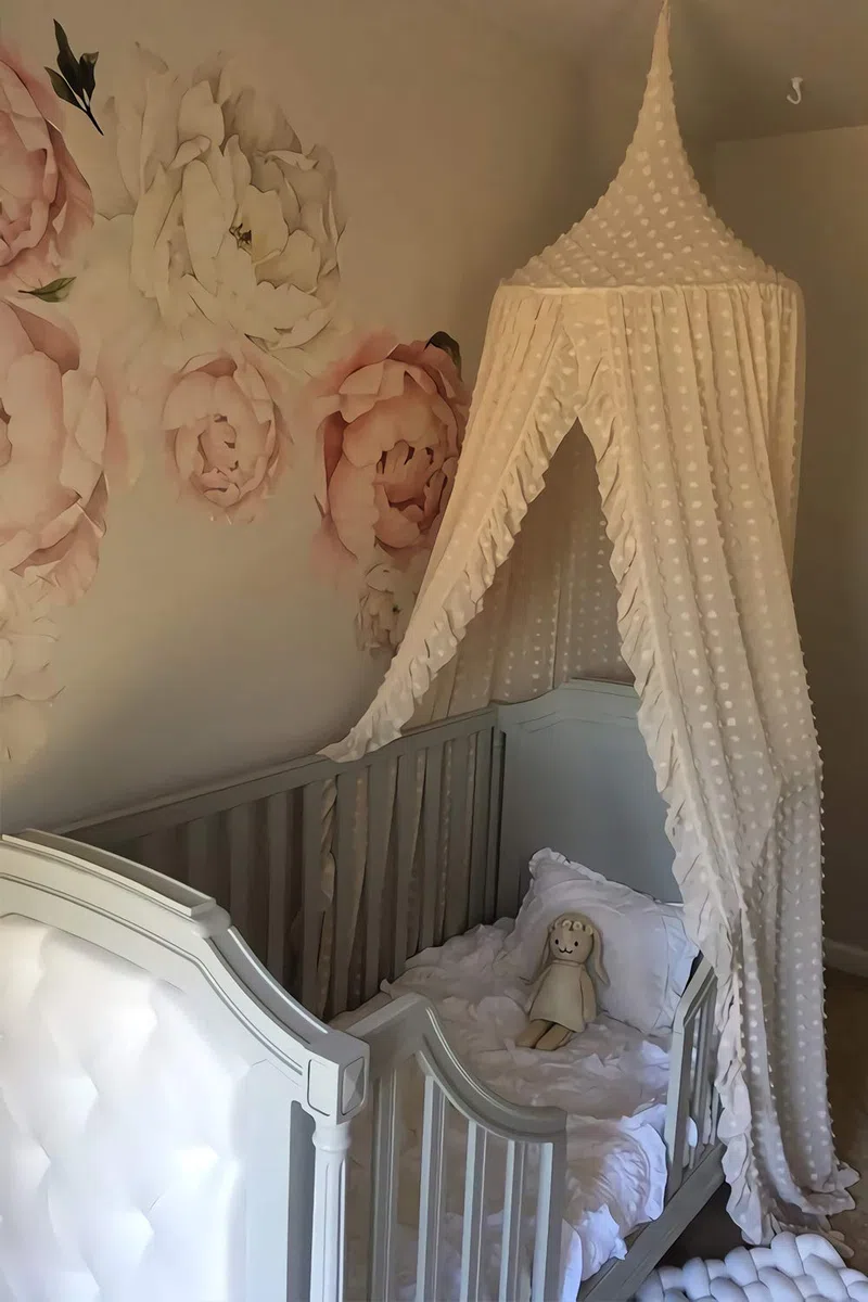 Wonder Space Elegantes Baldachin Mädchen Betthimmel mit Pompons und Moskitonetz für Kinderbett und Babybett – Dekoratives Prinzessin Zelt, Kinderzimmer Hängevorhang und Leseecke, Beige