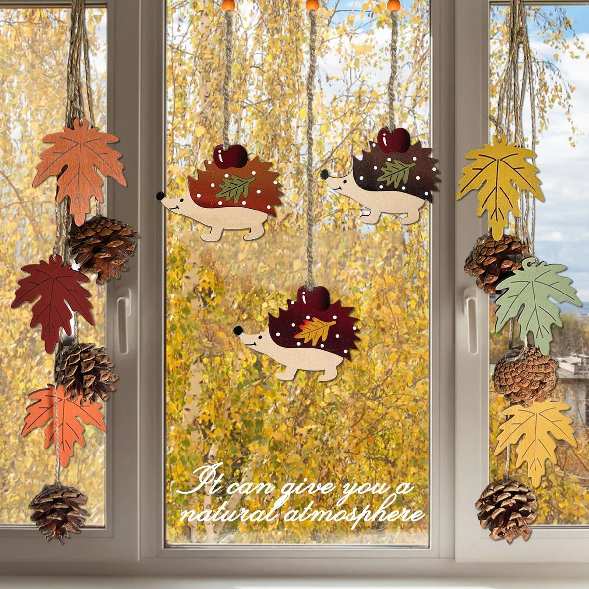 HILKKET Herbst Dekoration, Holz Deko Hänger, 7cm Autumn Decor, Ahornblatt Kiefernzapfen Pilz Blätter Igel, Fenster Deko Hängen für Erntedankfest, Herbstdeko Draußen Innen