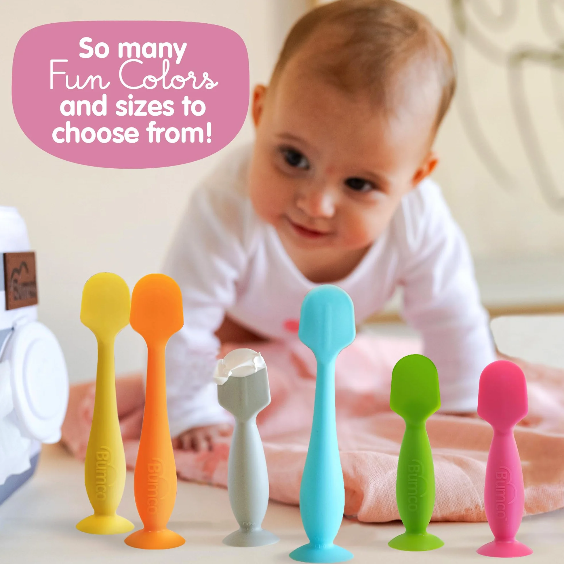 Bumco Baby Essentials für Neugeborene – Baby Bum Brush Original Windel Rash Cream Applikator, weicher, einzigartiges Geschenk plus Mini-Windelausschlag-Creme-Applikator mit Reiseetui, Blau & Grau | BPA-frei – Wickeltasche mit Saugnapf-Boden. Inklusive Rei