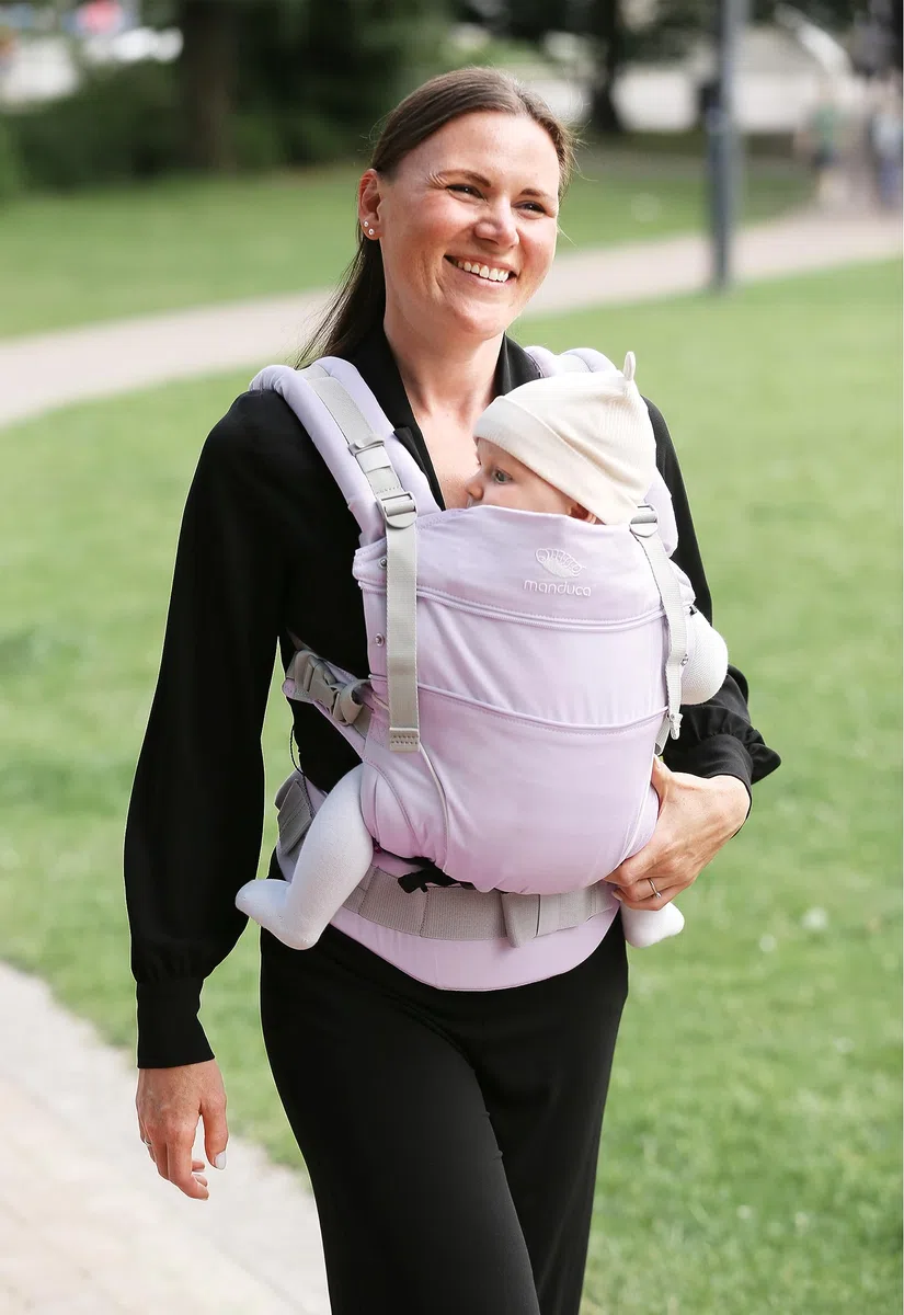 manduca First Babytrage - Verstellbarer und vielseitiger Tragesitz für Babys und Kleinkinder (3,5-20 kg) - Babytrage mit Front-, Hüft- und Rückentragefunktion ,Monochrome Lavender