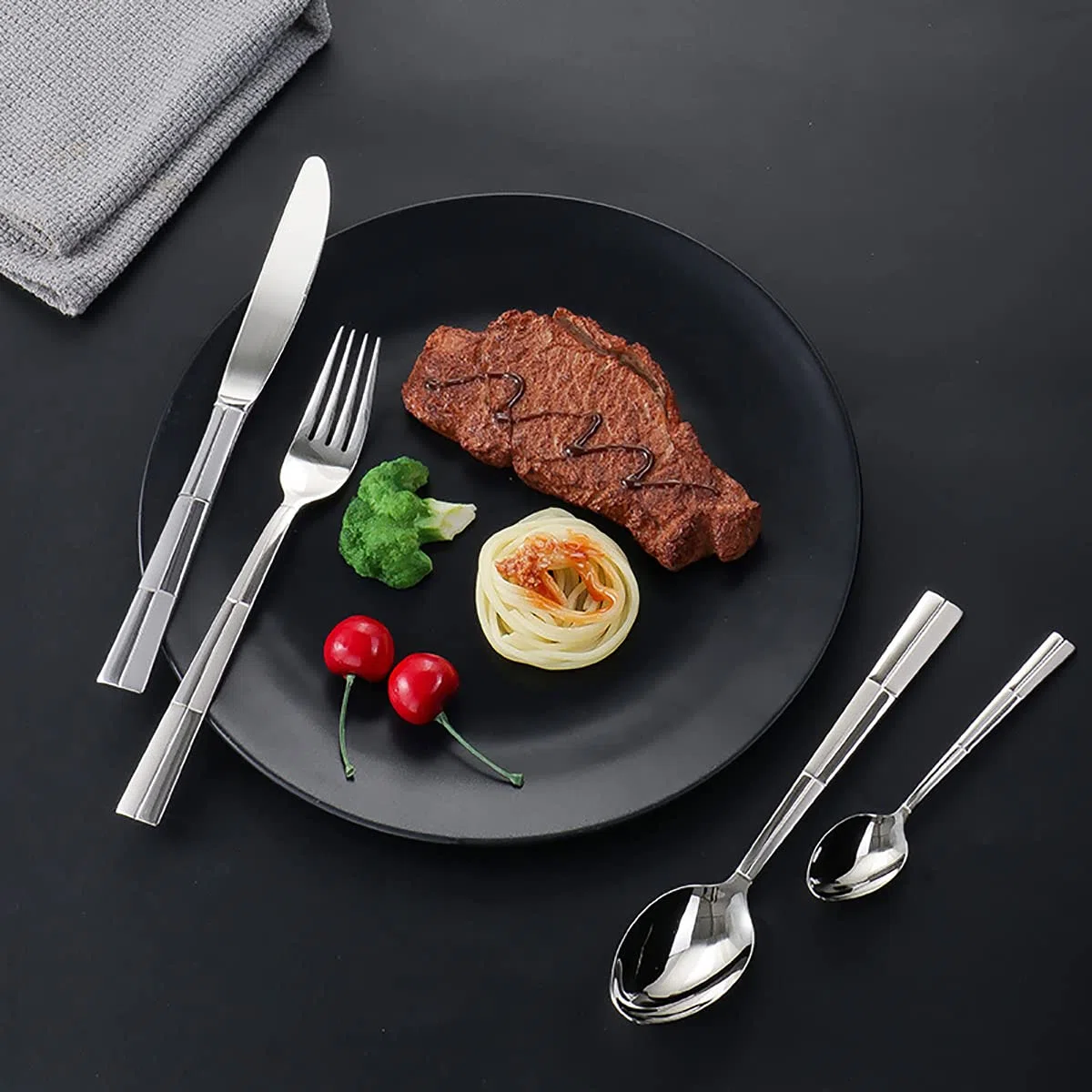 Edelstahlbesteck Besteckset, 24-teiliges Besteckset aus Edelstahl for 6 Personen, luxuriöses Besteckset, inklusive Tafelmesser, Löffel und Gabeln