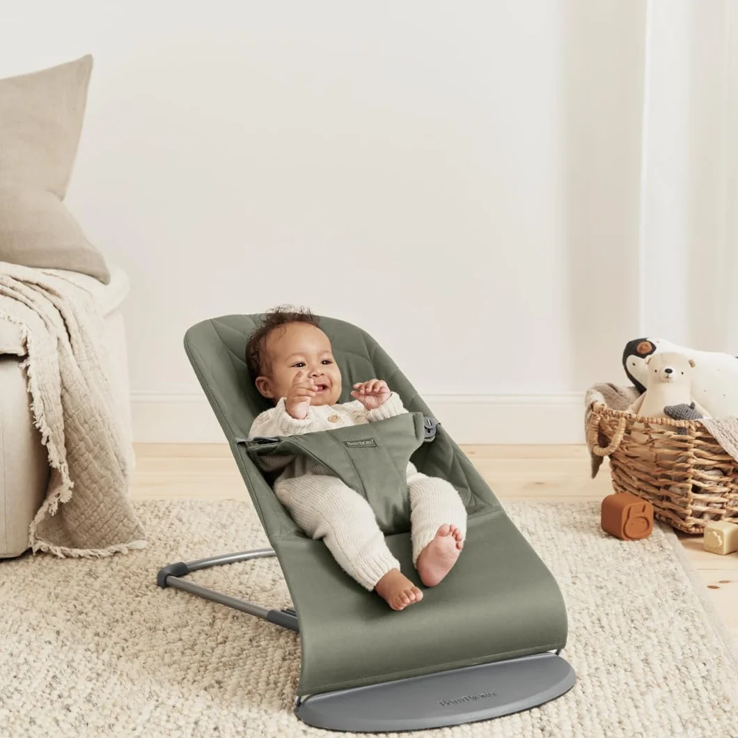 BabyBjörn Babywippe Bliss, Gewebe, Blütenblatt-Steppung, Dunkelgrün