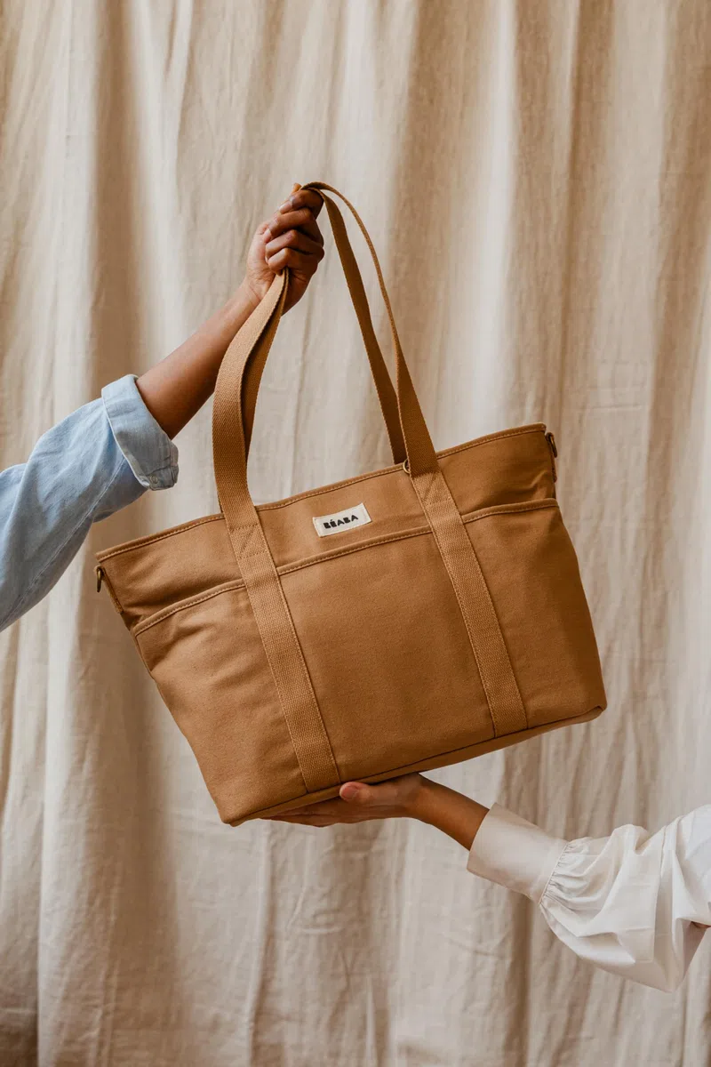 Béaba Wickeltasche Baby Madrid 22L – Wickeltasche im Tote-Format, Unisex für Mama und Papa, 11 Fächer, Isoliertasche, Kinderwagenbefestigung, Gepolsterte Wickelunterlage – Ocker